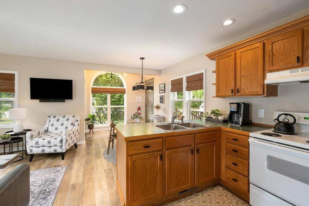 2Min Walk Downtown-Pet Friendly-Offstreet Parking Villa Saugatuck Exterior photo